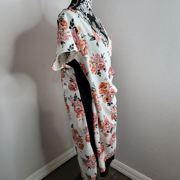 Almost Famous floral dress - Picture 6 of 10